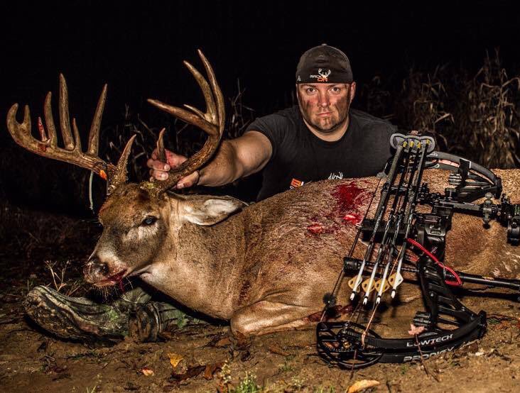 thwackem's tweet photo. Gary G. with his Jackson County, MI buck https://t.co/mQvqYpqKZL