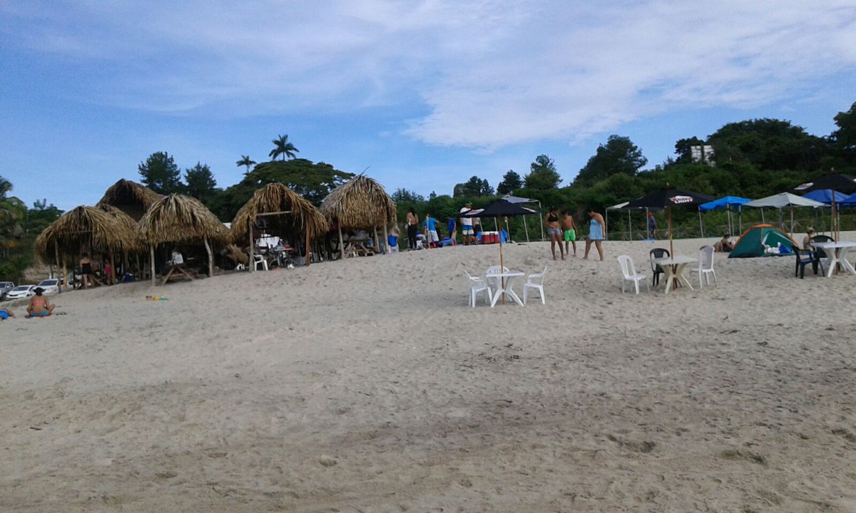 Sinaproc_Panama's tweet photo. Brindando Seguridad en las Playas. Foto: Playa de Santa Clara, Coclé, màs de 100 usuarios al momento. https://t.co/dBAxQd6Q0S