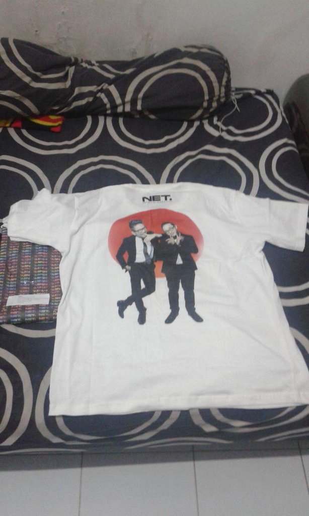 marcellinus___'s tweet photo. Min @TheComment_NET, kaos biasa dan standar hadiah #TheComment_Boni udah sampe.... Thanks min :D https://t.co/A0oCtV9dbi