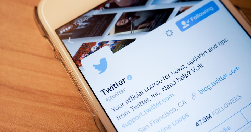 engadget's tweet photo. Twitter replaces stars with hearts because it loves new users https://t.co/tBzZKyd7Ck https://t.co/lFxIgMay2U