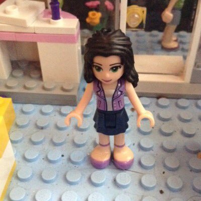 SisLivisbest's tweet photo. Hi i am Emma,make sure u follow my sis @LivitheSinger https://t.co/XFXQ65CXqQ