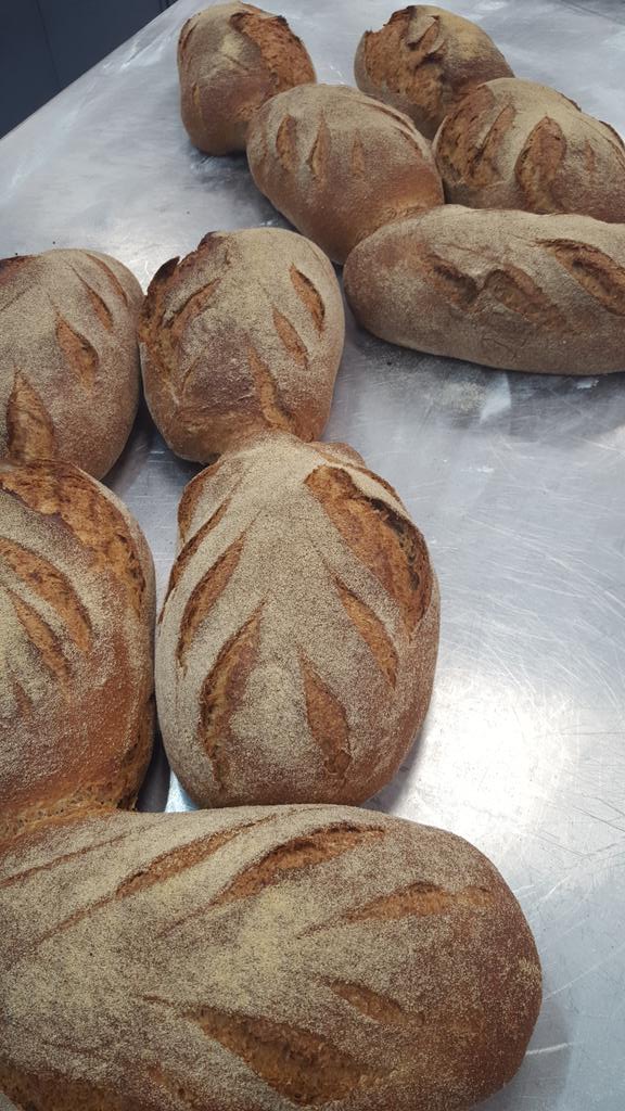 lesliesuresh's tweet photo. @AshridgeHouse  Artisan  Rye Bread, fresh from the Oven https://t.co/6l0wtbU6Sc