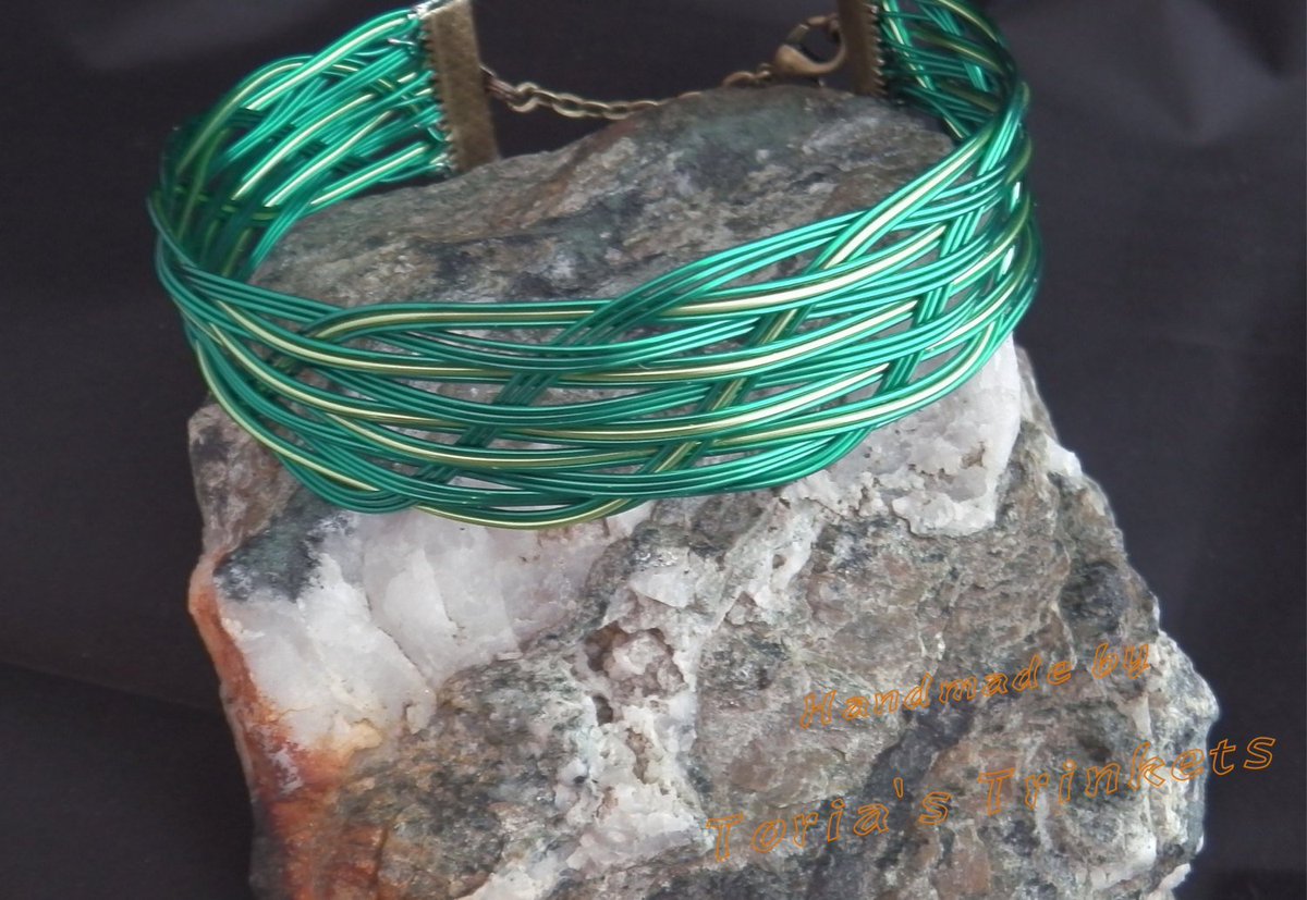 toriastrinkets's tweet photo. Natures greens woven wirework bracelet https://t.co/TE5Ln4zdzW #jewellery #WireworkBangle https://t.co/1r0WfzsAsq