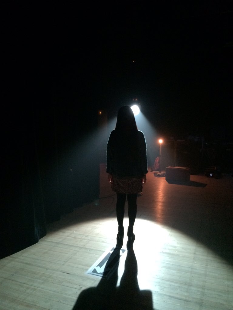 1日経ってようやくツイートですが、昨夜の浜田省吾さん大阪公演2日目はイェイ！！*\(^o^)/*の一言につきました。あの場にいさせていただいて本当に感謝です。明日の神戸公演、さらにさらにがんばります。

袖でユキノちゃん光と影。