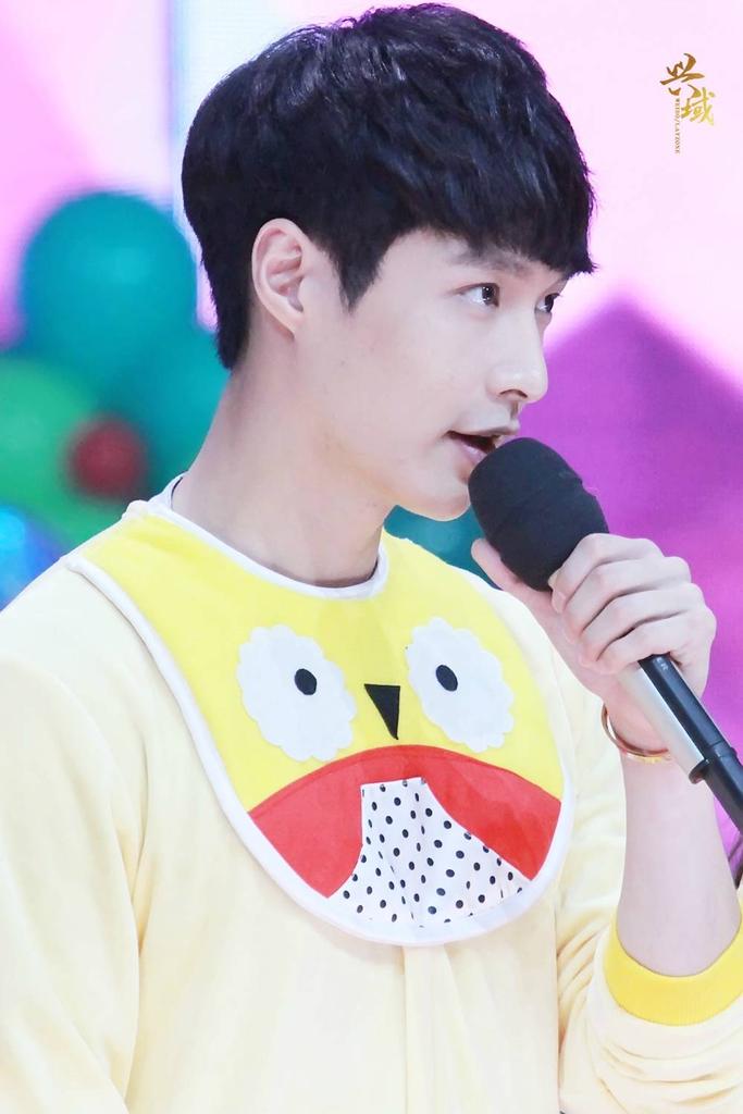 Like_A_Child's tweet photo. Lay HD pics at Happy Camp today cr:兴域Layzone #lay #exo #zyxzjs #zhangyixing https://t.co/ZslLMHEYSL