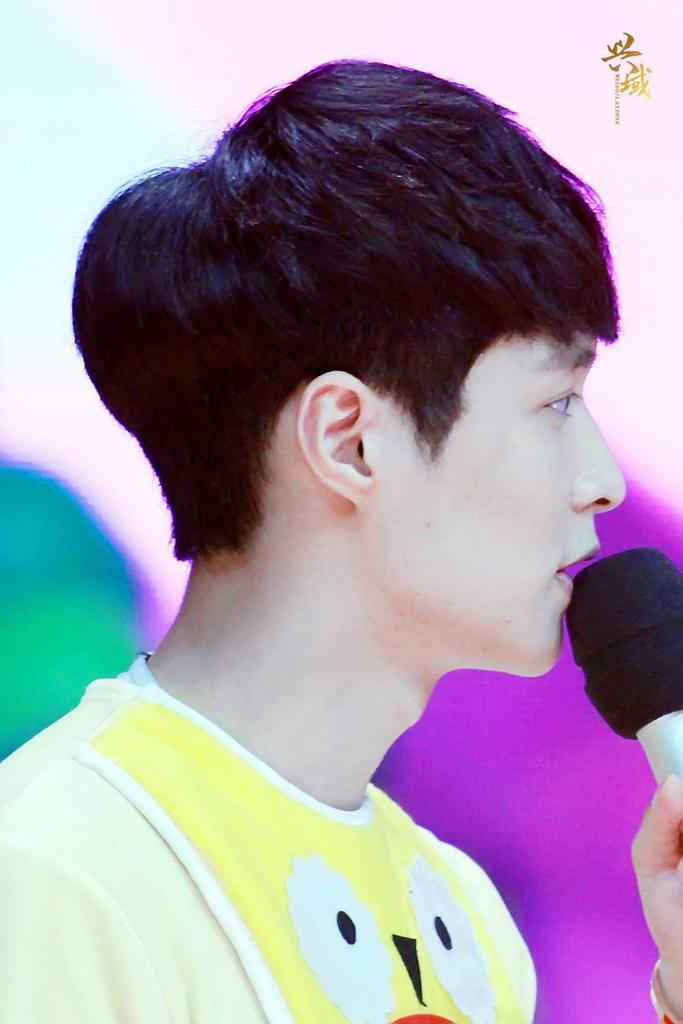Like_A_Child's tweet photo. Lay Happy Camp recording HD pics cr:兴域Layzone 041115 #lay #exo #zyxzjs #zhangyixing https://t.co/Fb9bp1QQf5