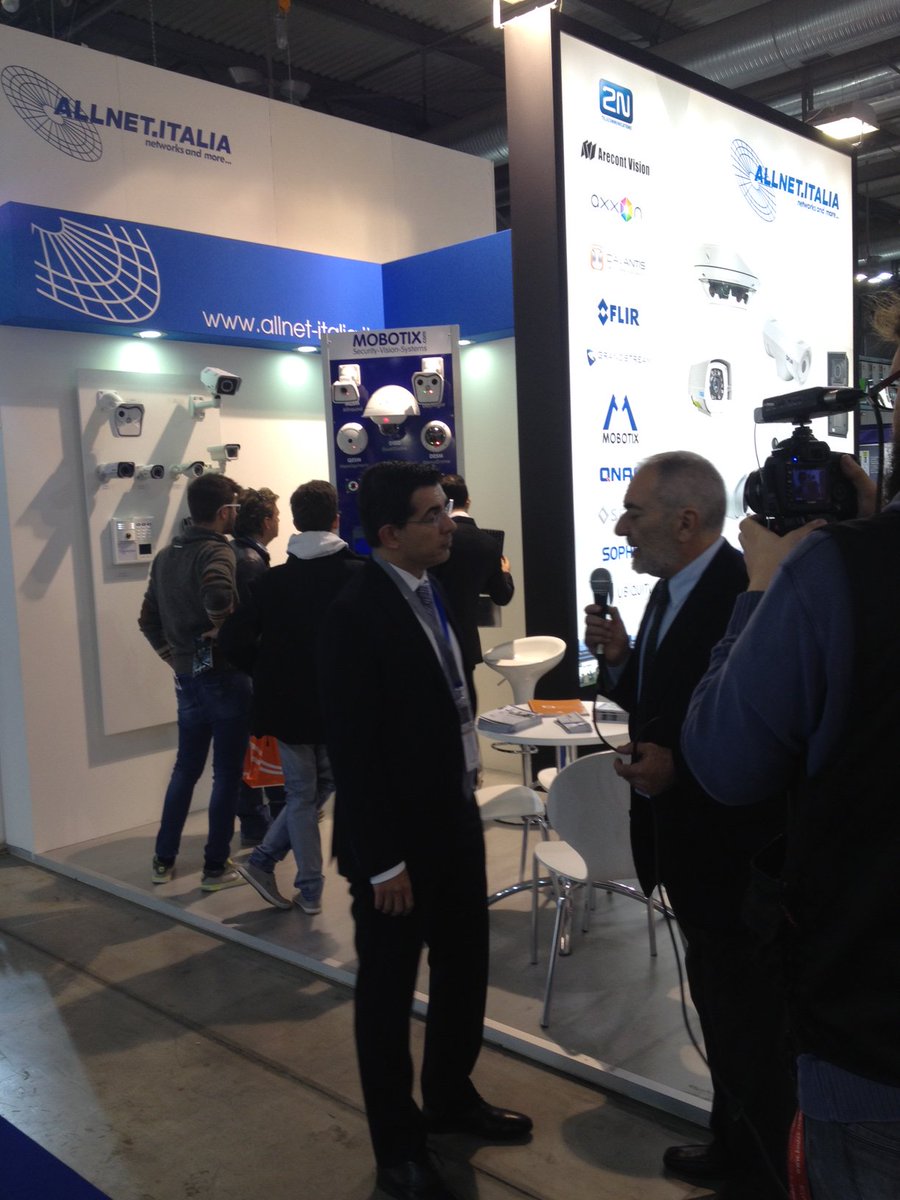 LbdiPR's tweet image. Allnet in #FieraSicurezza Milano: Emiliano Papadopoulos, CEO di @allnet_italia, ai microfoni di @essecome