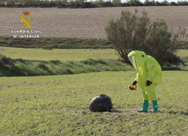 MULA 
Un extraño artilugio, o parte de él, apareció ayer tarde en el campo de Cagitan de Mula.