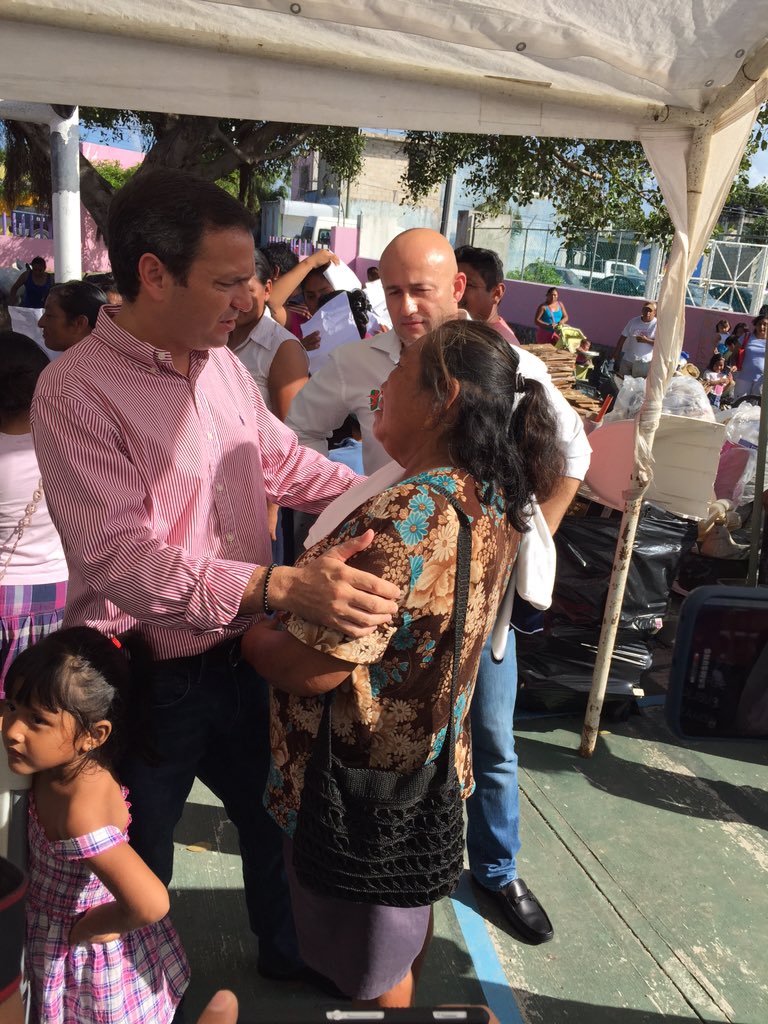 jcocolcuevas's tweet photo. El Presidente @PaulCarrillo2 siempre preocupado y cercano a la gente en BXA en la Reg 239 @DAVIDROMEROVARA https://t.co/cLObqUIfhk