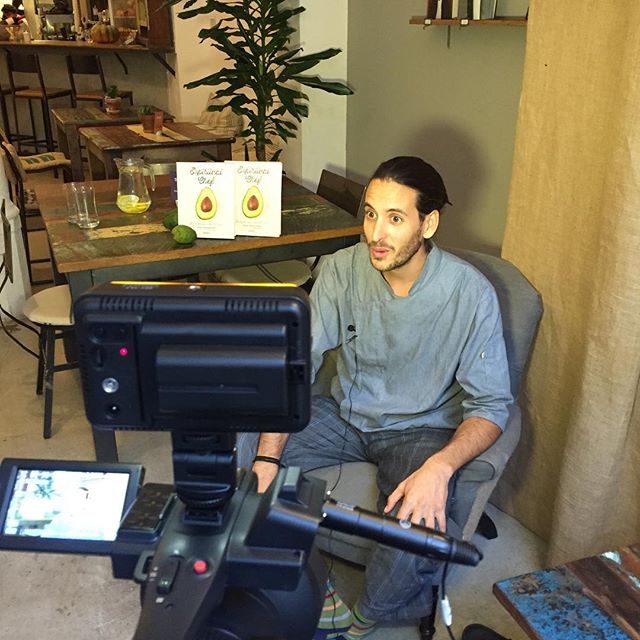 Ediciones_Urano's tweet photo. Hoy hemos entrevistado a #JavierMedvedovsky, autor de #EspiritualChef,en librerías españolas el 9/11 #salud #rawfood https://t.co/HSm27IVotA