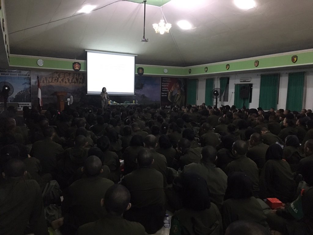 Merasakan semangat2 muda berkumpul dalam 1 ruangan. Selamat datang dlm keluarga <a href="/Nusantara_Sehat/">Nusantara Sehat</a> #ns2 !