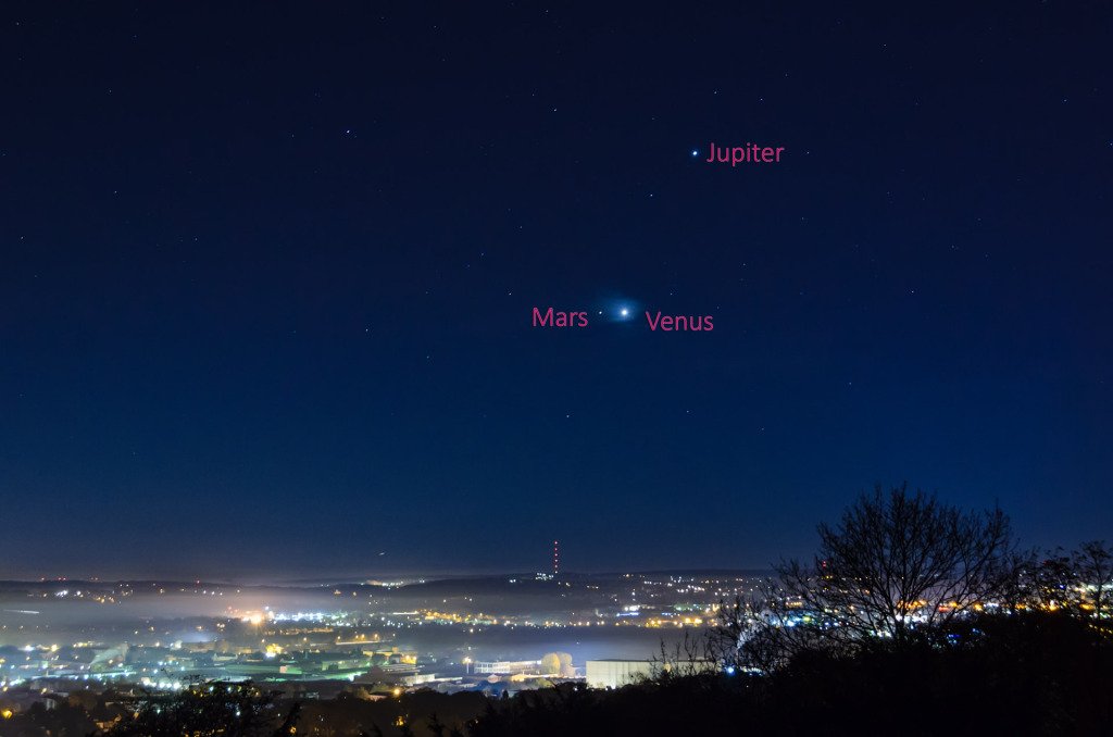 tank_red's tweet photo. Venus, Mars and Jupiter above Aachen https://t.co/6vZVYODcIk https://t.co/1KdC2xyP1O