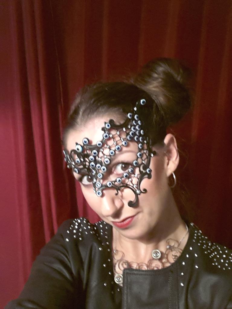 Lizzie Lightning (@lizobey) on Twitter photo 