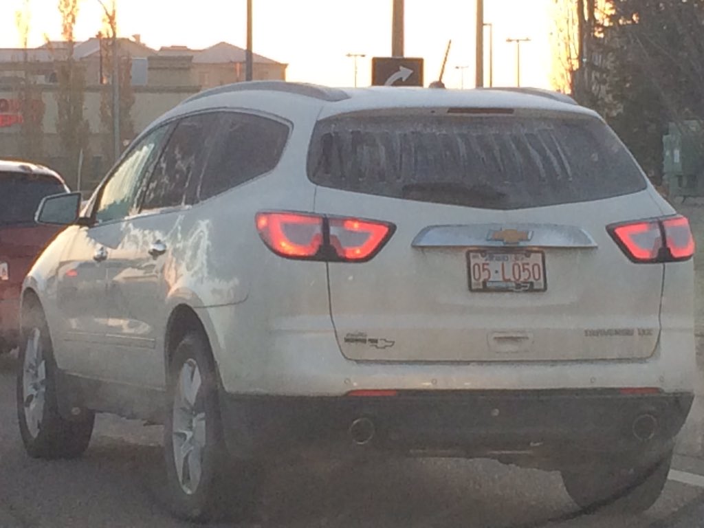 dinothespaceman's tweet photo. 'Tis the season for #crappywindowscraping ! Pls take the extra 5 min to make sure you can see! #yegtrafffic  #yeg https://t.co/gbHTUGKTtr