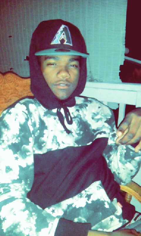 NoLimit_MontBoy's tweet photo. Cooling On My Gang Shit 〽〽 https://t.co/J9nmoqtjZI