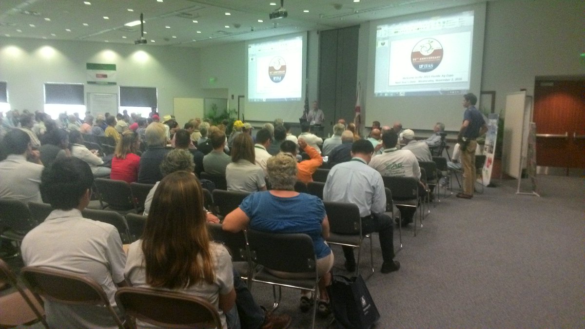 UFGulfCoastREC's tweet image. Ag Expo grower panel moderated by Mike Stuart, FFVA #ffva #uf #ifas