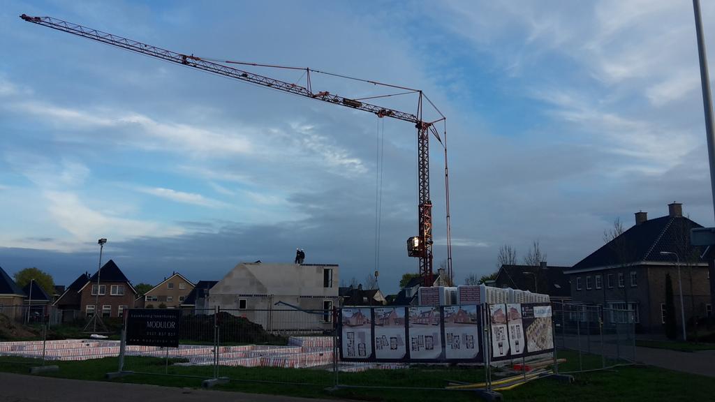 Fase 6a. 3o1kap woningen te vollenhove 2e verdieping leggen. <a href="/OVTontwikkeling/">OVT Ontwikkeling</a> <a href="/albertkaptein/">albert kaptein</a> <a href="/zuidemakraan/">Zuidema Kraanverhuur</a>