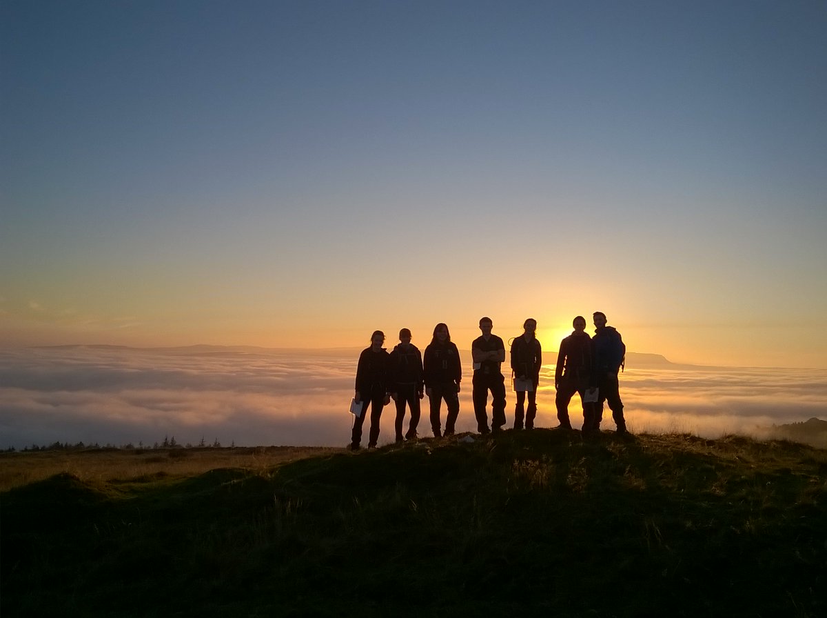 Stirling_ESOE's tweet photo. Navigating on Dumyat with @StirBES EOEU1S1 on Tuesday. Uni below in fog, we had sunsets &amp; inversions! @MtnTraining https://t.co/FnJFNFW9dF
