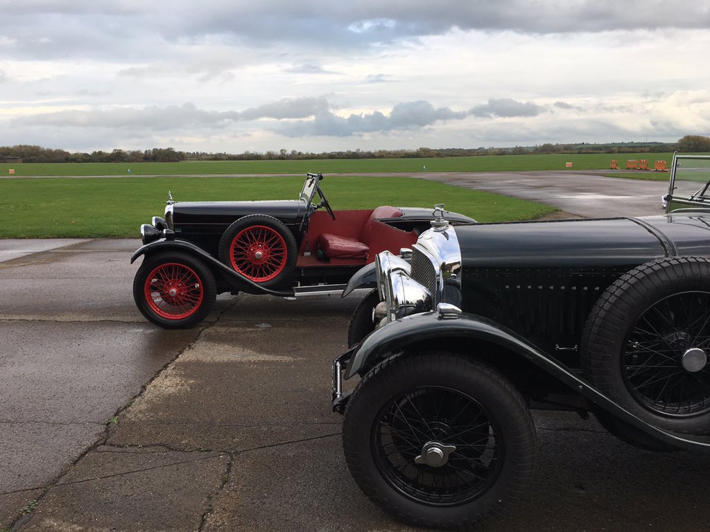 BulldogIV's tweet photo. Vintage driving lessons on the test track @BicesterH @bentley_club @AlvisOwnerClubP @AlvisTeam @BentleyMotors https://t.co/9jX1uXVyLu