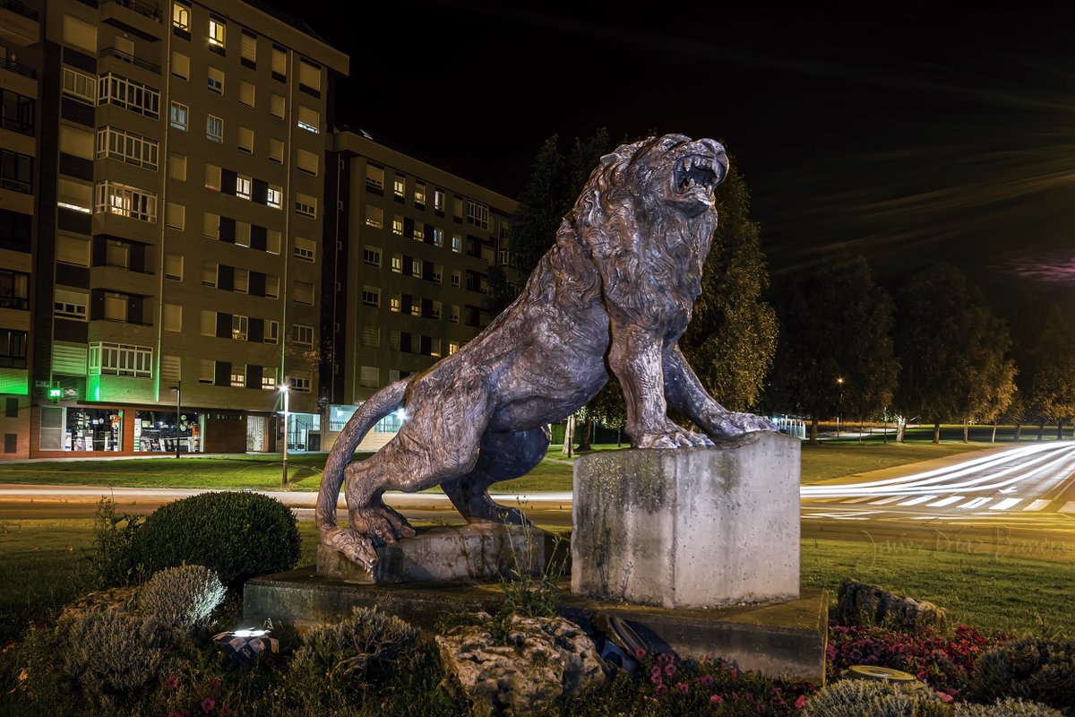 LeonEnfurecido_'s tweet photo. ''Nadie se sienta sobre la cola del león''.  #LeonESP https://t.co/9DPul4qsAp