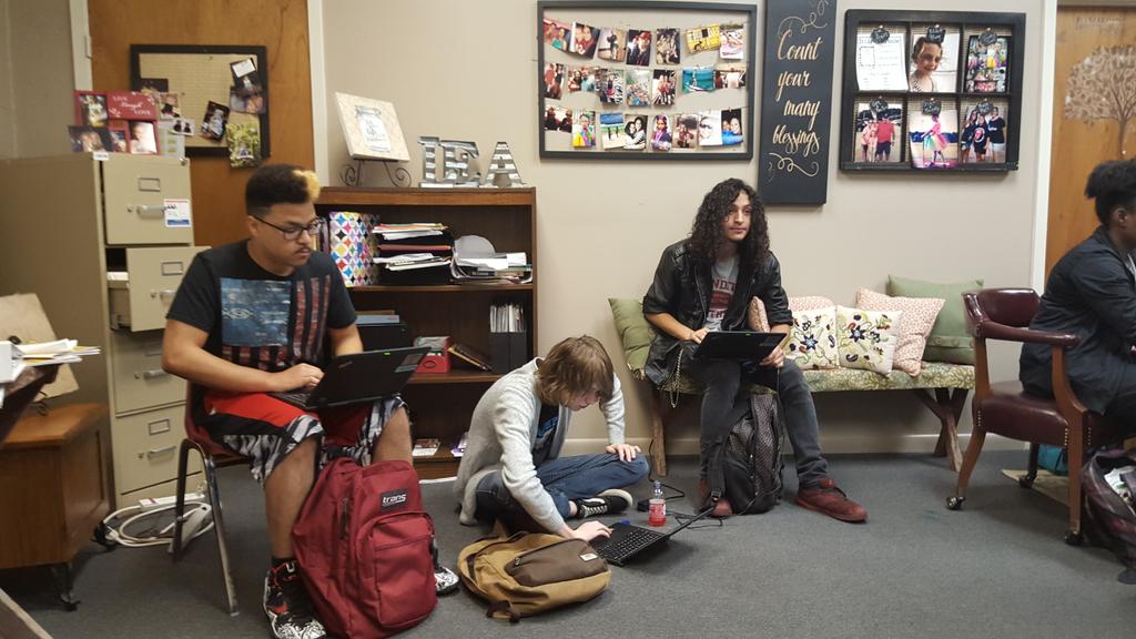 HCTCounselor's tweet photo. HCT's NCHS students applying to college first thing this am! @HSVk12 @HCSCounselor @scobbiv #iappliedtocollegeweek https://t.co/14aA9SxmUk