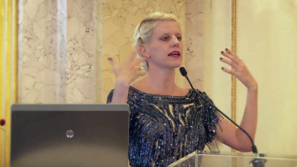 AlbertinaMuseum's tweet photo. Enjoy the #glamorous #arttalk of #ChloePiene at the #15Minutes,finissage of #DrawingNow_2015!https://t.co/LyEAS8DMSJ https://t.co/97HW0vBO7V