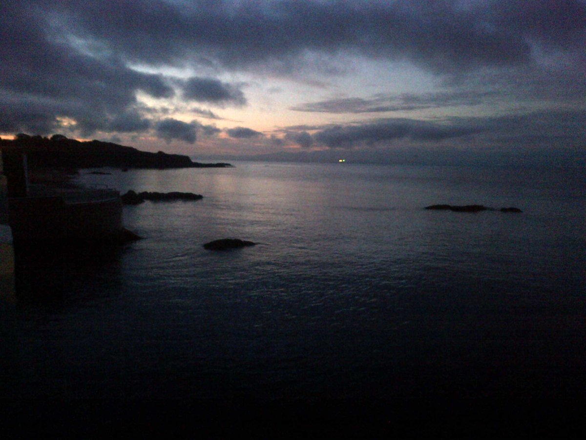 shirleybond's tweet photo. Cool crisp November morning in #YYJ Perfect place to #FallforBC #StaycationBC  @TourismVI @victoriavisitor #hellobc https://t.co/6mcpSzMq1Z
