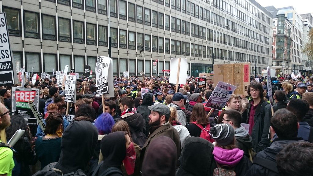 SocialistIain's tweet photo. Police have kettled #FreeEducation demo near @bisgovuk #letusthrough @socialistudents @leedsffe @LeedsSocstu https://t.co/Lxur5UzBFT
