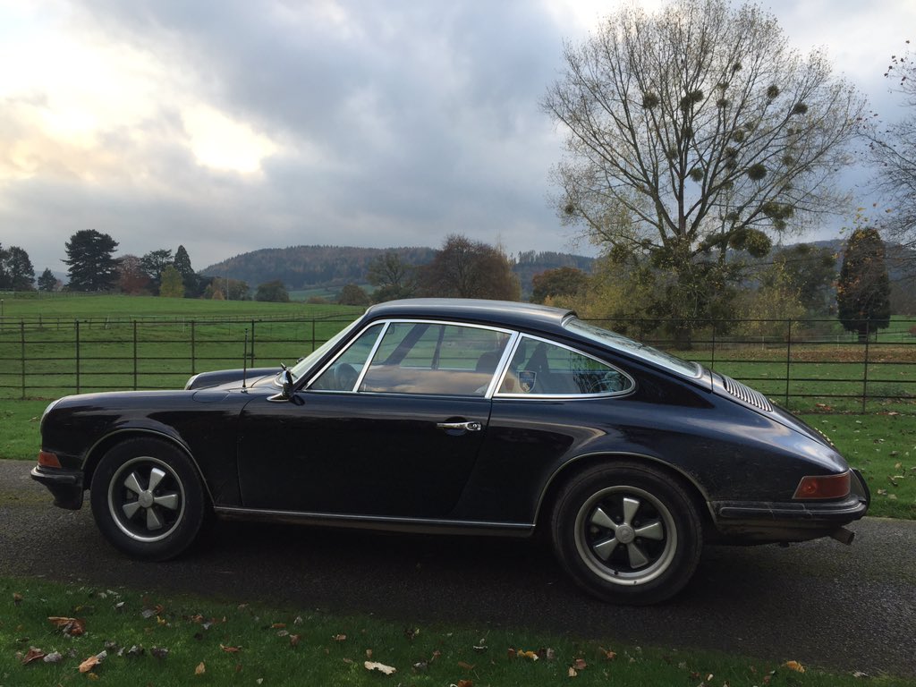 RichardHammond's tweet photo. Oh god, I have a new love in my life. Born same year as me and arrived just in time for winter. https://t.co/2zL2RPPUgf