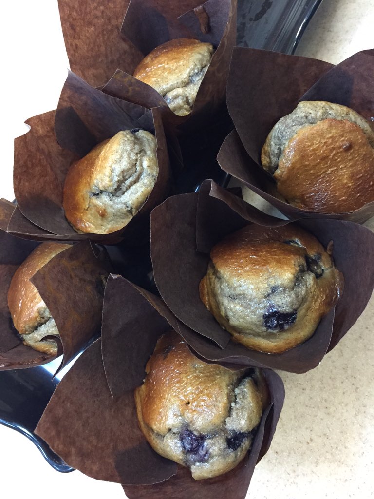 AveCafe's tweet photo. GOOD MORNING: Treat yourself without pressure. 

Now introducing Tasty muffins that are Sugar &amp; gluten free. https://t.co/cohaRppf0K