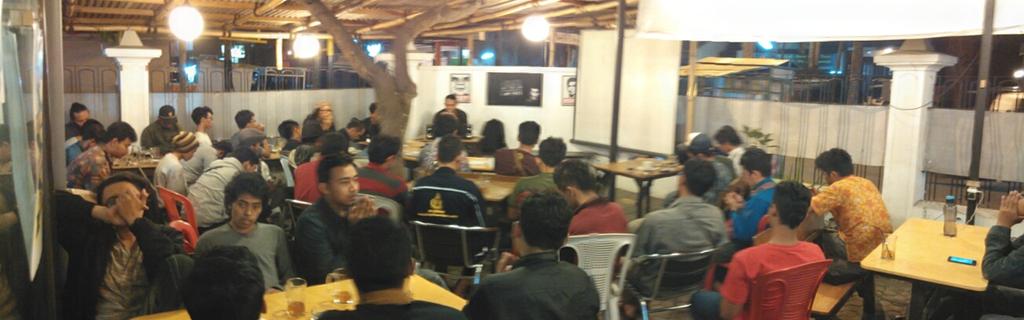 Suasana diskusi terbuka arsitektur malam ini 😄👍