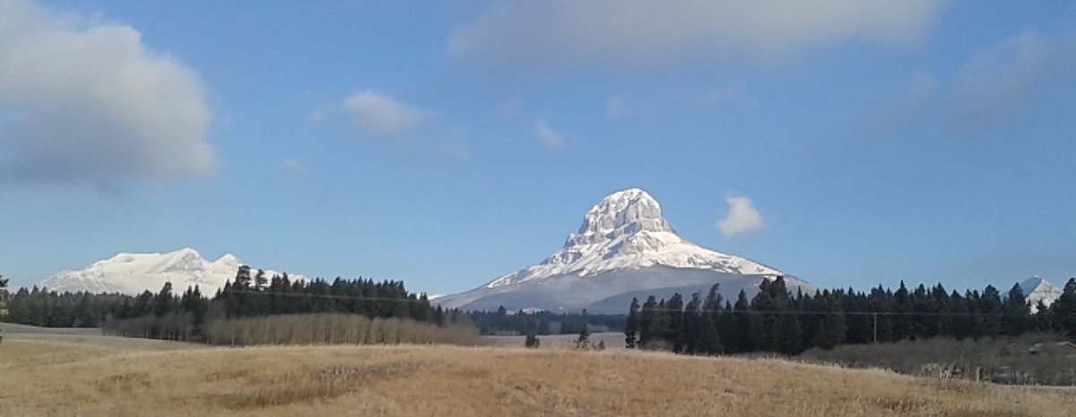 crowcompanion's tweet photo. Crowsnest Pass -- just sharin' the love! https://t.co/wO8nbdWA2d
