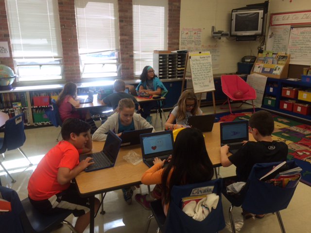 MissNienhouse's tweet photo. A technology lesson on Google Drawings from Mr. O! @MrOTechTeacher @WPSSicomac https://t.co/wKPe3aW4xs
