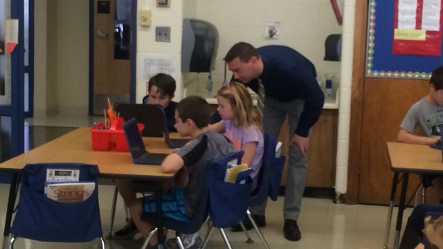 MissNienhouse's tweet photo. A technology lesson on Google Drawings from Mr. O! @MrOTechTeacher @WPSSicomac https://t.co/wKPe3aW4xs
