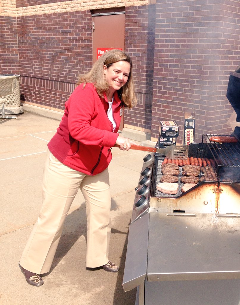 tshmug's tweet photo. Thank you for being a fierce leader and for all that you taught me! #D126! #LHPBestBoss @pear_laura https://t.co/P8i0N7l7Ki