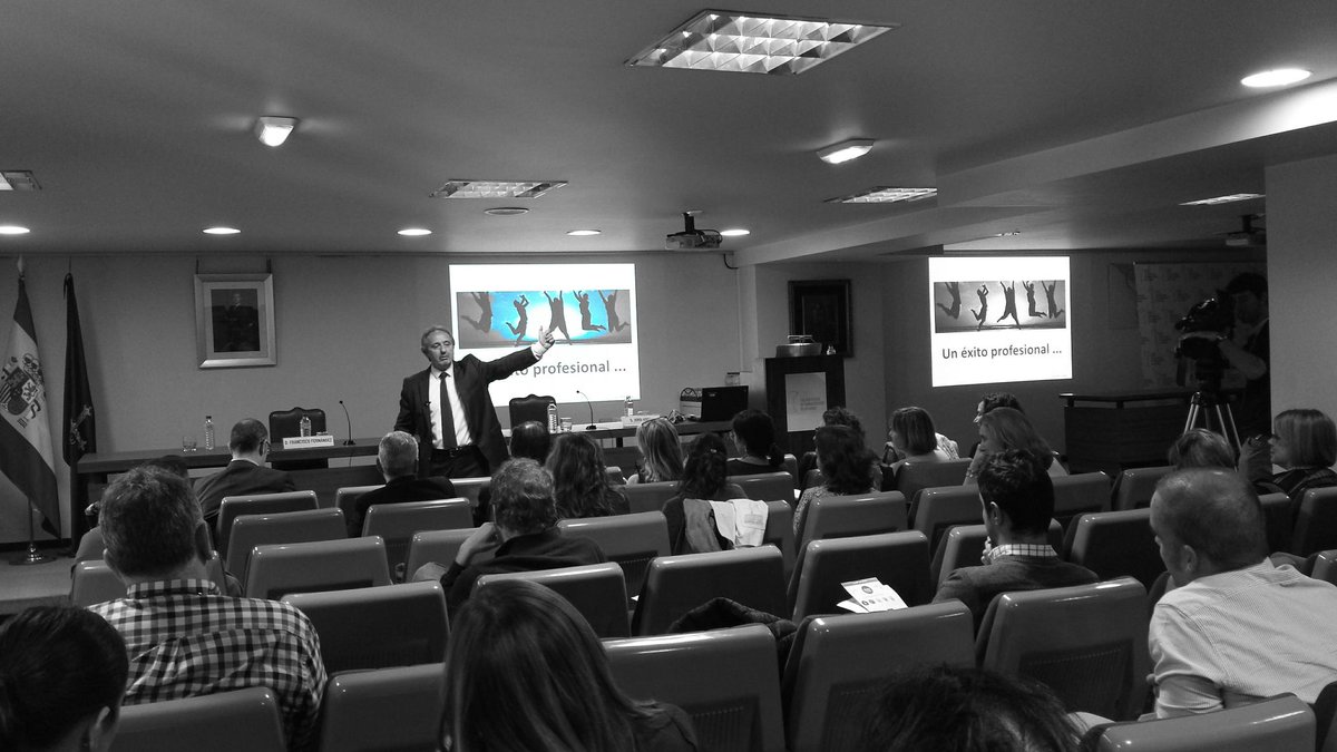 Farma_SERVICIOS's tweet photo. Mucha poesía hoy en @Farmasturias 🔝#OFServicios #JordiAdell #GestionDelCambio https://t.co/nwo5Jid9Ju