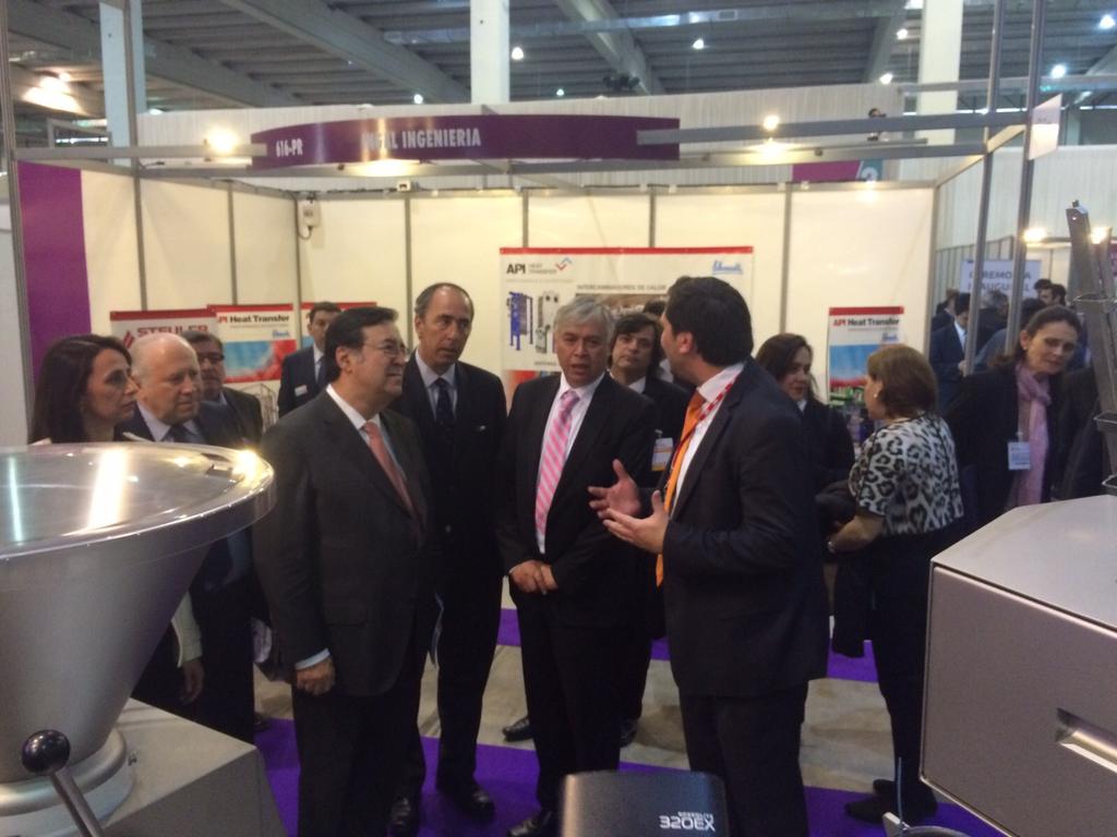 MinagriCL's tweet photo. Ministro Furche, autoridades y representantes del gremio alimentario recorren stands de #ExpoFoodProcess https://t.co/JnaX5J9Bjp