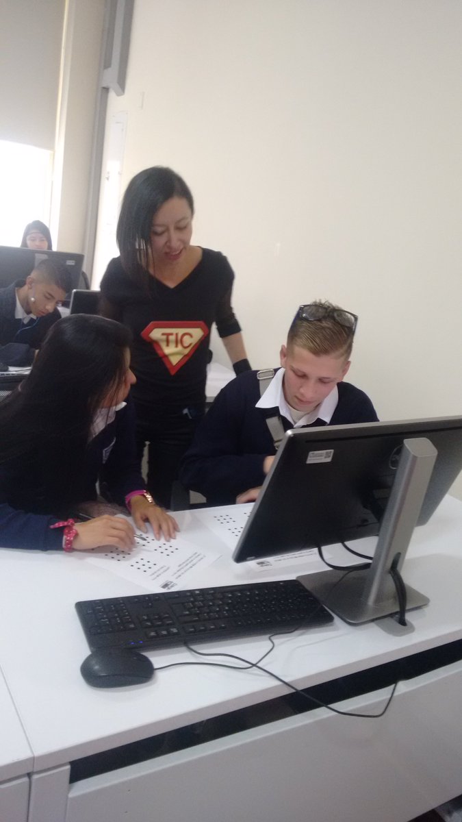 giteiUNAL's tweet photo. Nuestra #SuperTic Soraya, apoyando a los estudiantes en nuestros talleres de Innovación! https://t.co/pIGEwIWXqD