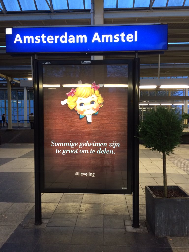 _E_vee's tweet image. Gespot op Amstel: #lieveling! Sommige geheimen zijn te groot om te delen @LebowskiBooks #kimvankooten