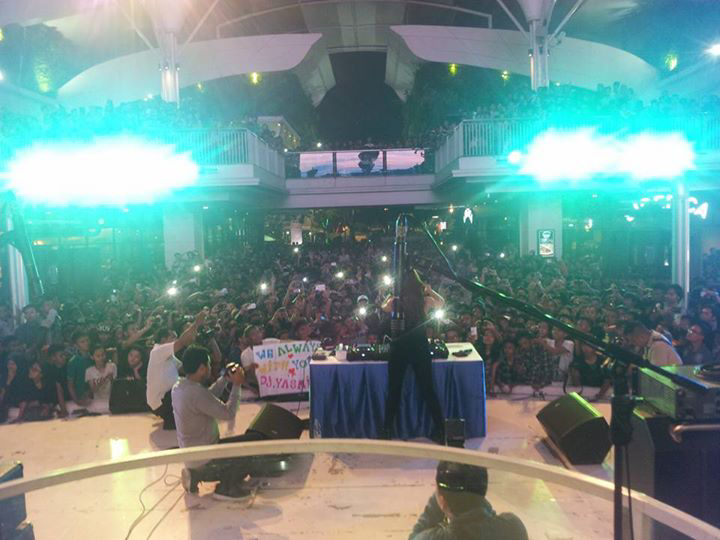 Hari ini mantap di Summarecon Bekasi, bsk ada <a href="/KILLINGMEINSIDE/">Killing Me Inside</a> + <a href="/PWGofficial/">Pee Wee Gaskins</a> jgn kelewat ya :)