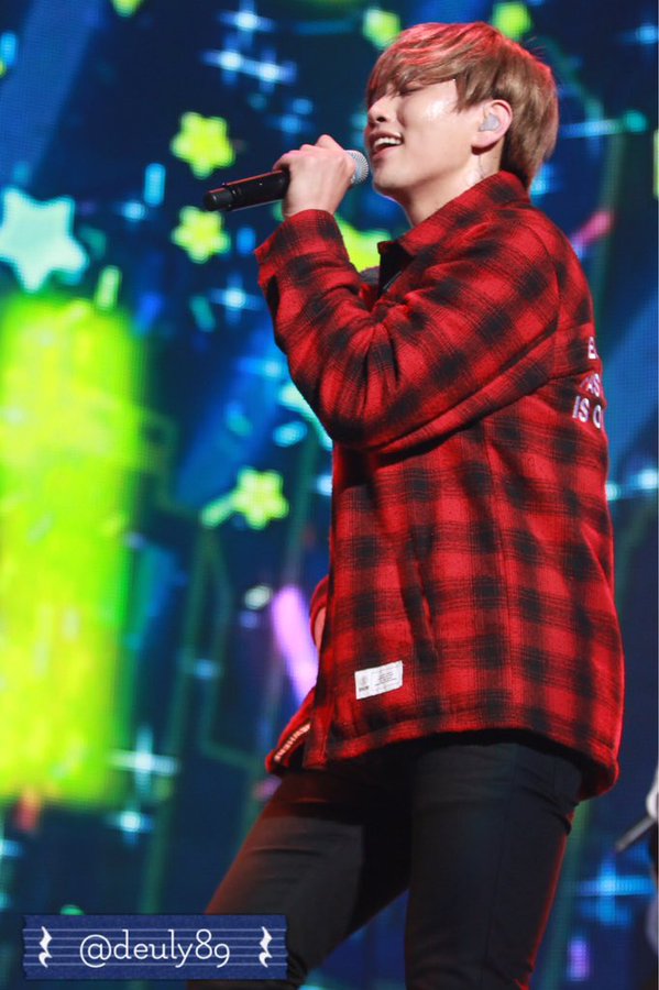 Official_B1A4's tweet photo. [PREVIEW][4P] 151104 #B1A4 Sandeul at GMarket Concert STAYG7 (cr:as tagged) https://t.co/9ZDqcXqMdd