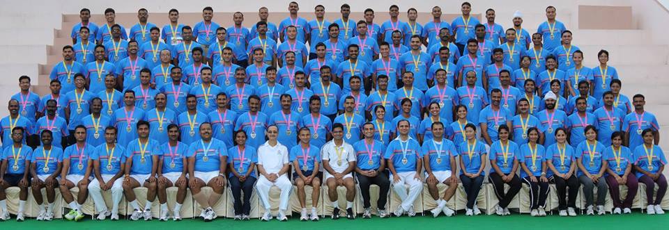 Run_For_Respect's tweet image. IPS Officer Trainees with the staff &amp;amp; Director of SVPNPA after finishing Hyderabad marathon.
#fitcop
#RunForRespect