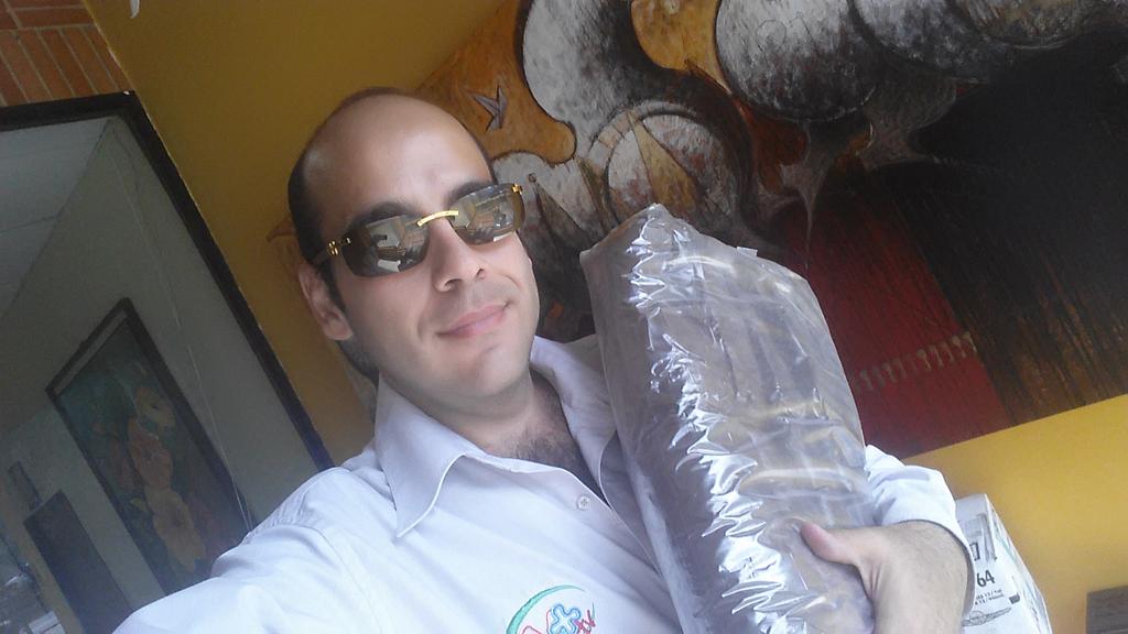 claroyraspao24's tweet photo. Cuando ves q un televidente te premia con buen café te impulsa a seguir .. gracias @manolloyo  bendiciones https://t.co/YndOfs2Eqg