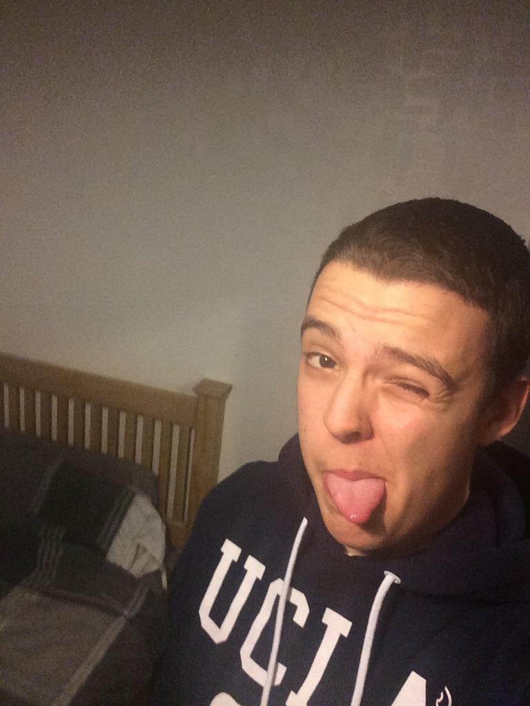 rwayne16's tweet image. #taylorselfie