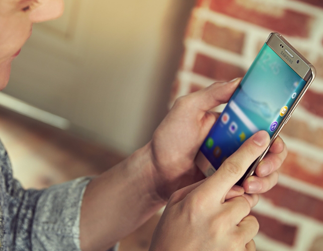 SamsungCRBN's tweet photo. Go to your favorite apps at once with just a swipe, using the #AppsEdge on your #S6edgePlus! https://t.co/TX8ga0hUI1 https://t.co/dL0FWf41s9