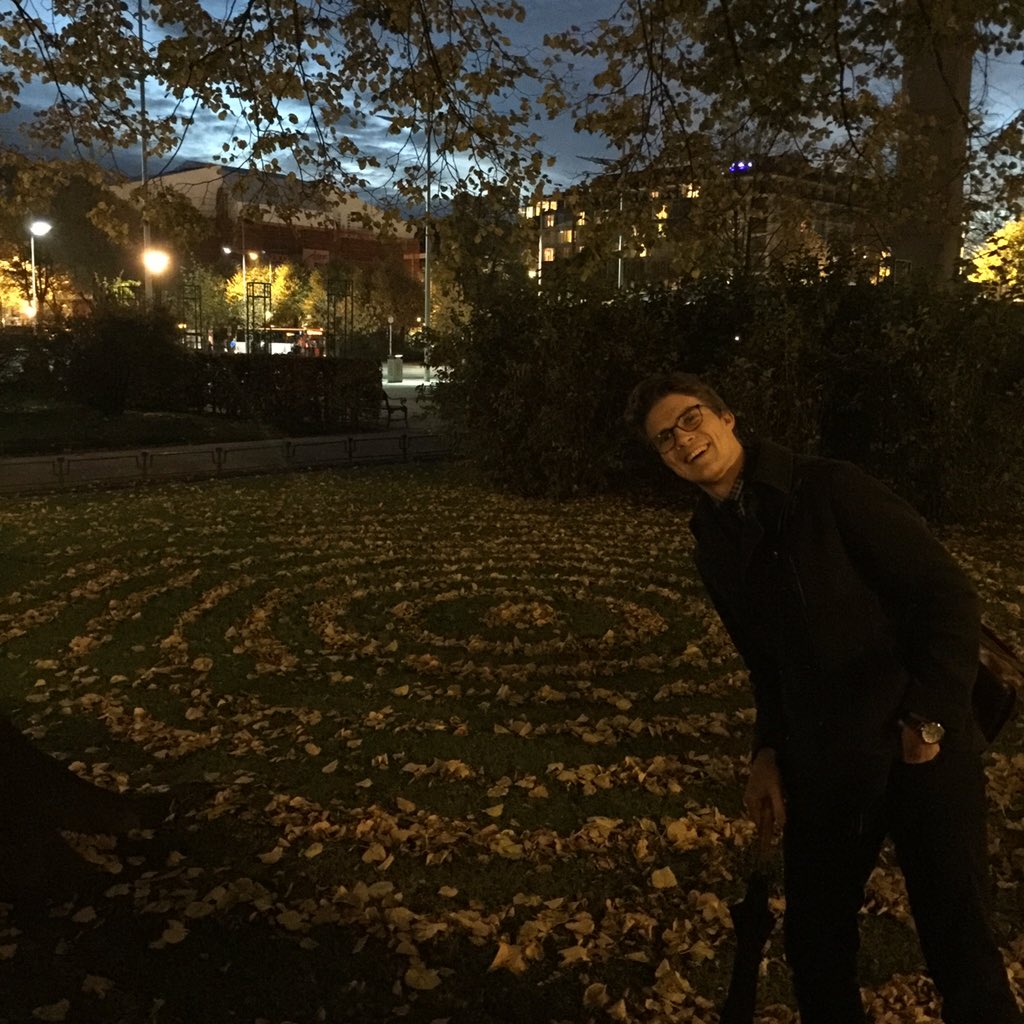 HVA ER DET grønn etat-aliensene vil fortelle oss?? Ring History Channel! #narveadventures