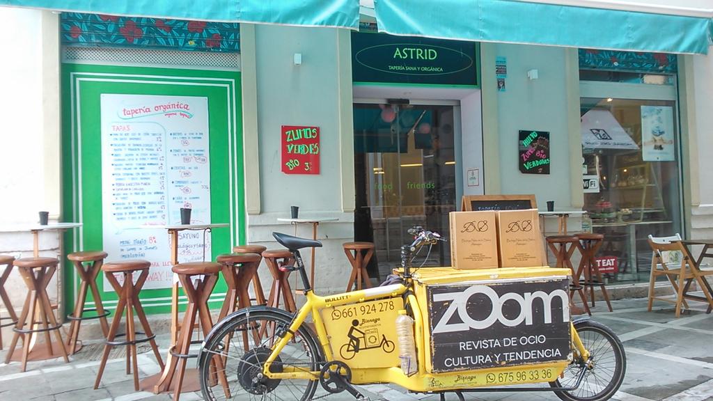 CargoBikeMLG's tweet photo. #Ecodistribucion de vinos Mainake XXI en Astrid @taperiaorganica
#TransporteSostenible #Ciclologística #DistribEco https://t.co/oNdeD41J4g