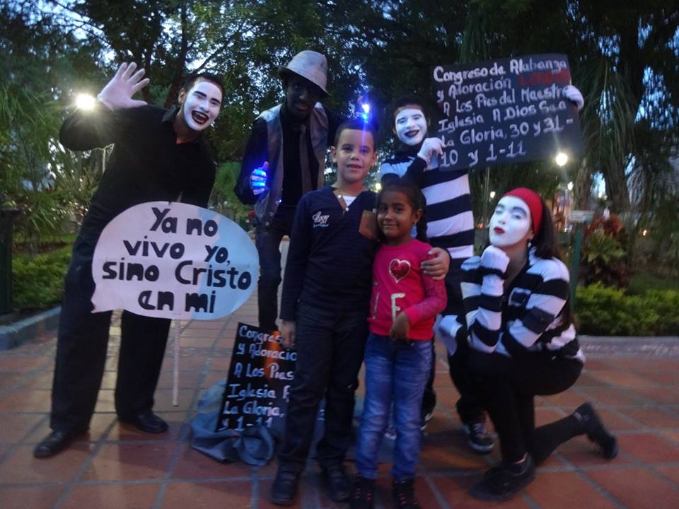 FiestaconJesus's tweet photo. De cierto os digo que el que no recibe el reino de Dios como un niño, no entrará en él.
Lucas 18:17 https://t.co/4qhbBGTuaO