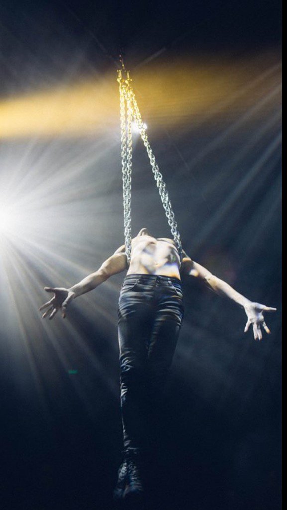 Chivaree_Circus's tweet photo. Love love love this shot from our show Friday night at the one and only @carouselfest #AdamsFamily #aerial #chains https://t.co/3KcivORCI1