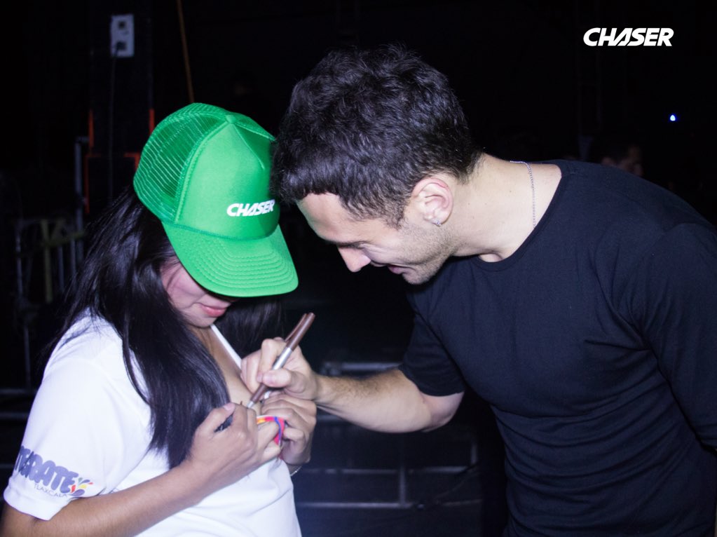 chasermusic's tweet photo. Signing boob's βπ»
π
#chaser #dj #djlife #djtour #producer #dancemusic #edmgirls #edm #mexico #boobs #signingboobs https://t.co/0QIwXLLqbI